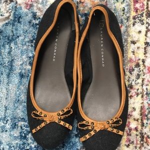 LC Laure Conrad Blue and Tan Flats